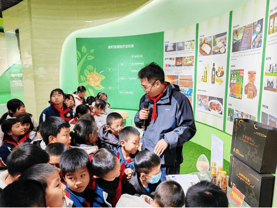 Jinfuwan Primary School Students Visit Shaanxi Shangnan Dongzheng Chemical Co., Ltd. for a Science Education Study Tour(pic1)