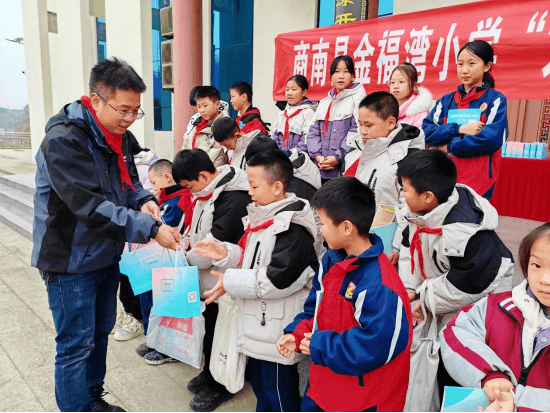 Jinfuwan Primary School Students Visit Shaanxi Shangnan Dongzheng Chemical Co., Ltd. for a Science Education Study Tour(pic3)